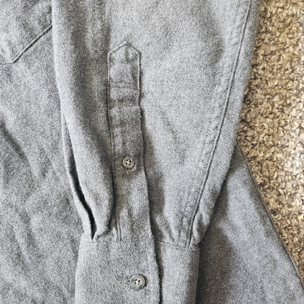 UNTUCKit Brushed Flannel Button Down Size Medium - image 6